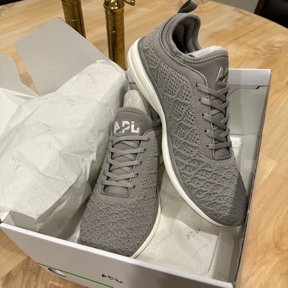 Men’s 11 APL Techloom Phantom Shoe in Grey & Ivory